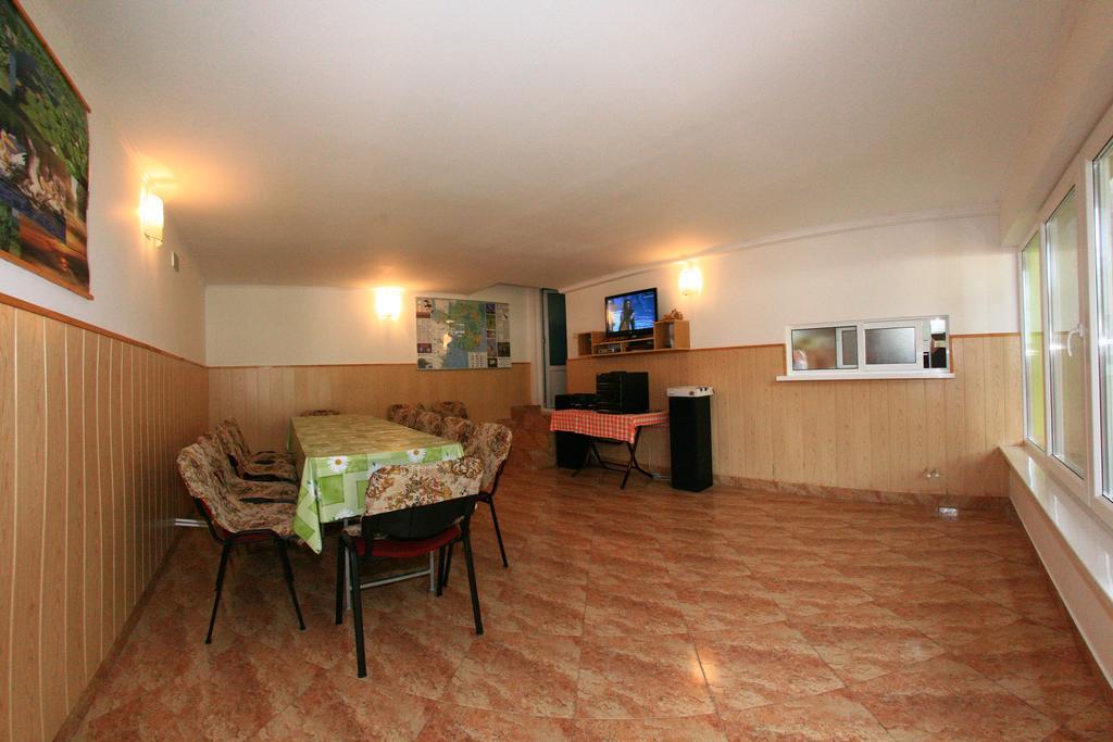 Casa Nelu Pescaru Hotel มาห์มูเดีย ภายนอก รูปภาพ