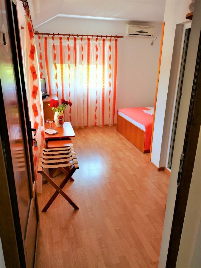 Casa Nelu Pescaru Hotel มาห์มูเดีย ภายนอก รูปภาพ